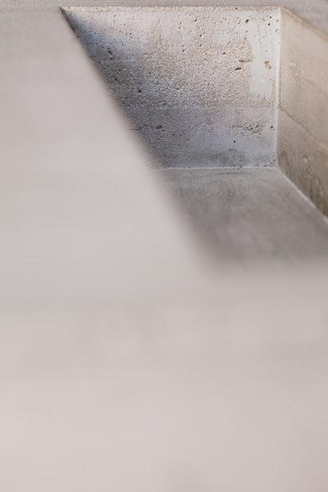 Concrete Table_Sigurd-Larsen_danish design berlin beton tisch_-Furniture-by-Georg-Roske-2011-007