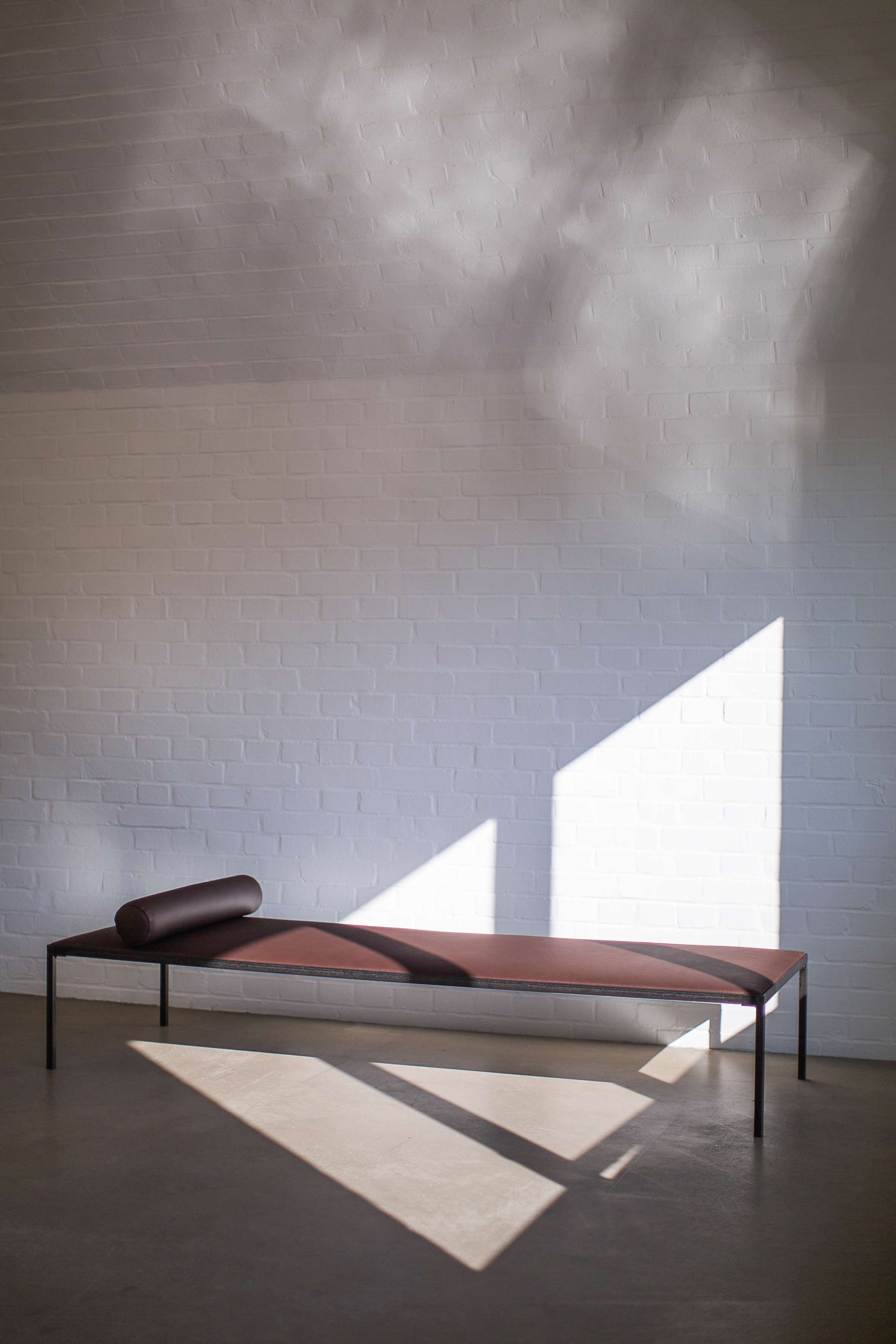 SIGURD-LARSEN_by_Georg-Roske-027_furniture_copper_leather_oak_steel_danish design berlin