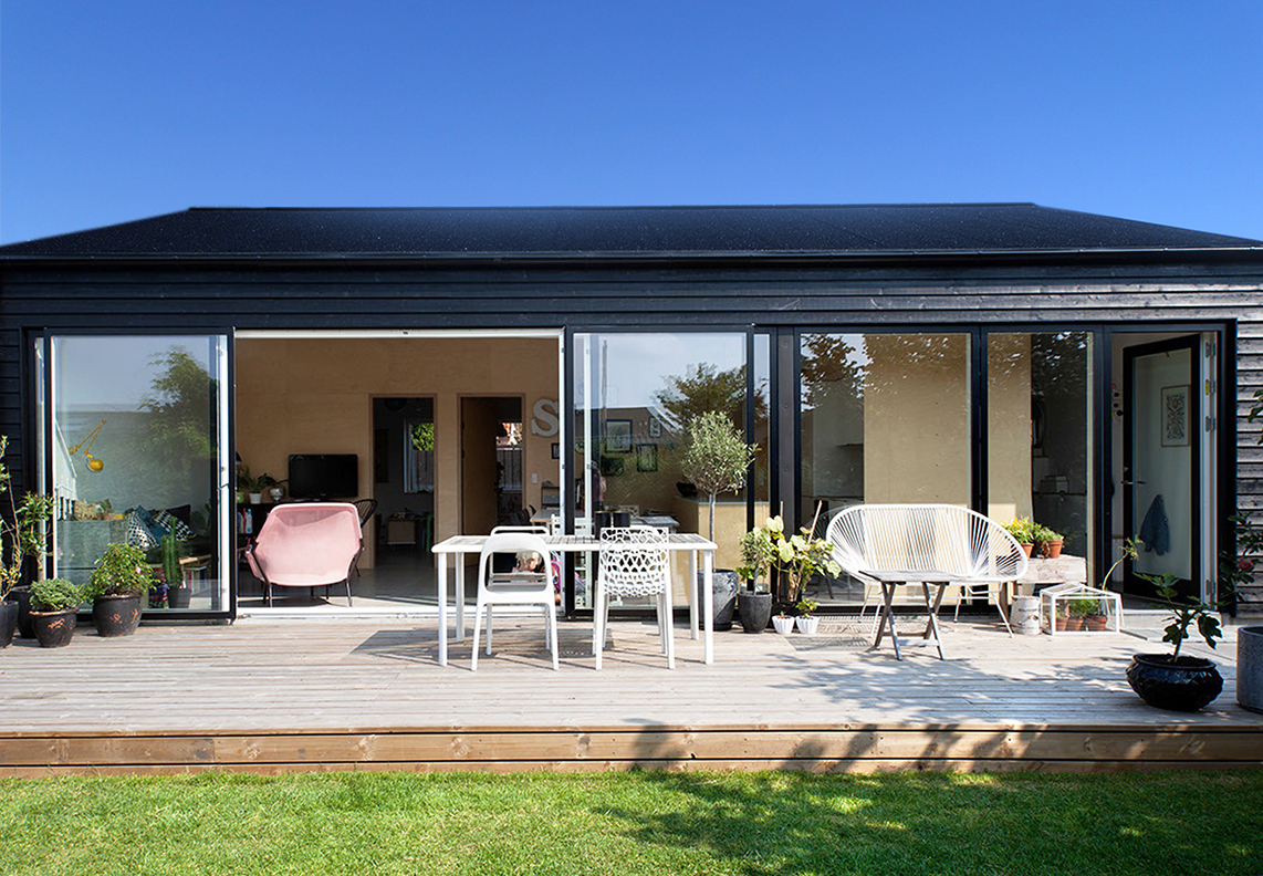 Sigurd-Larsen_Sorte-Hus_Architecture_Danish-Design_Low-cost_Concrete_low cost wood-house_Madebygirls_1