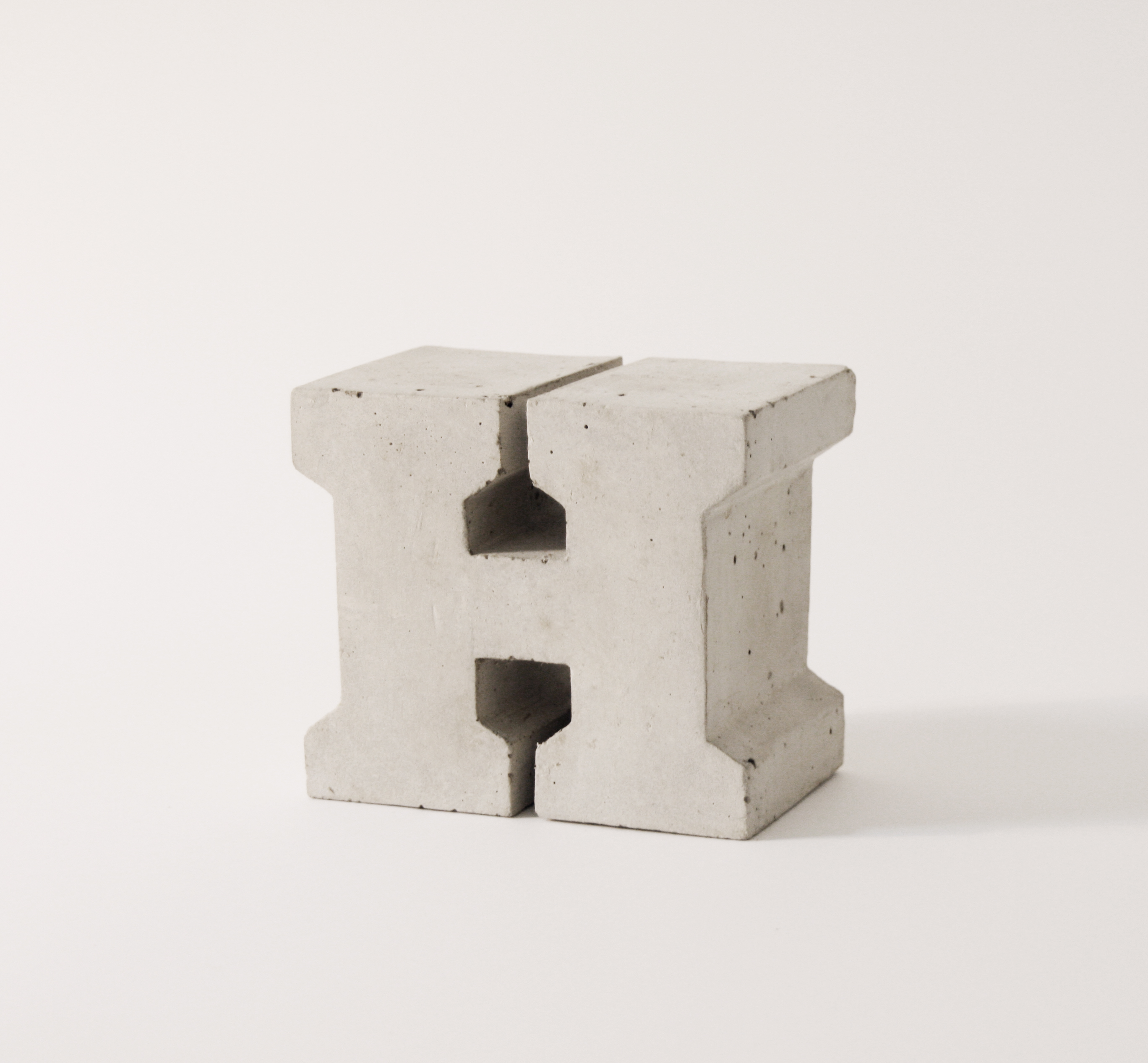 Sigurd_Larsen_concreteletters_H