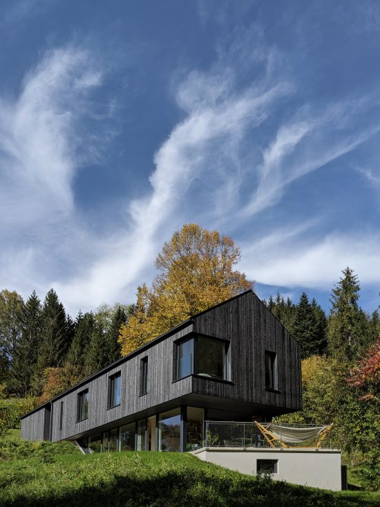 mountain-house-by-Sigurd-Larsen_wood-danish-architecture-alpine-Austria-panorama-design-oesterreich-holz fassade