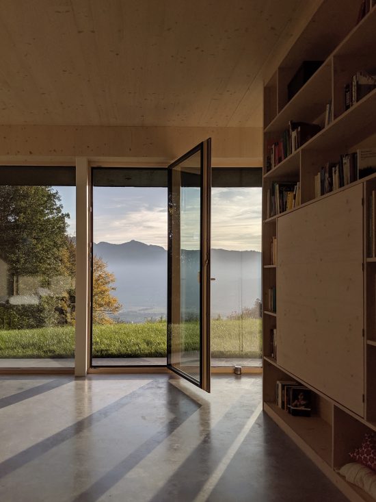 mountain-house-by-Sigurd-Larsen_wood-danish-architecture-alpine-Austria-panorama-design-oesterreich-holz interior