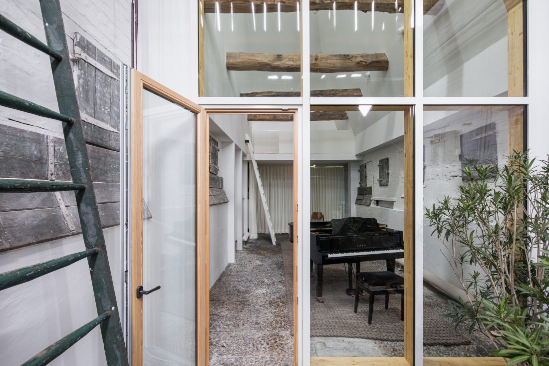 Dortmannhof in Essen by Architect Sigurd Larsen_Photos Christian Flatscher_External extension historic architecture  wood Bauen im Bestand Fachwerk 8