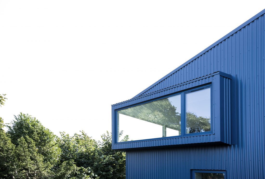 Blaa Hus Roskilde_Sigurd Larsen arkitektur enfamiliehus danish design architecture blue steel facade wood holzbau dachaufstockung_2
