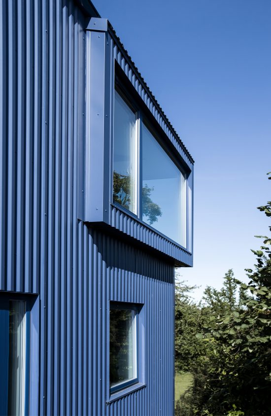 Blaa Hus Roskilde_Sigurd Larsen arkitektur enfamiliehus danish design architecture blue steel facade wood holzbau dachaufstockung_21