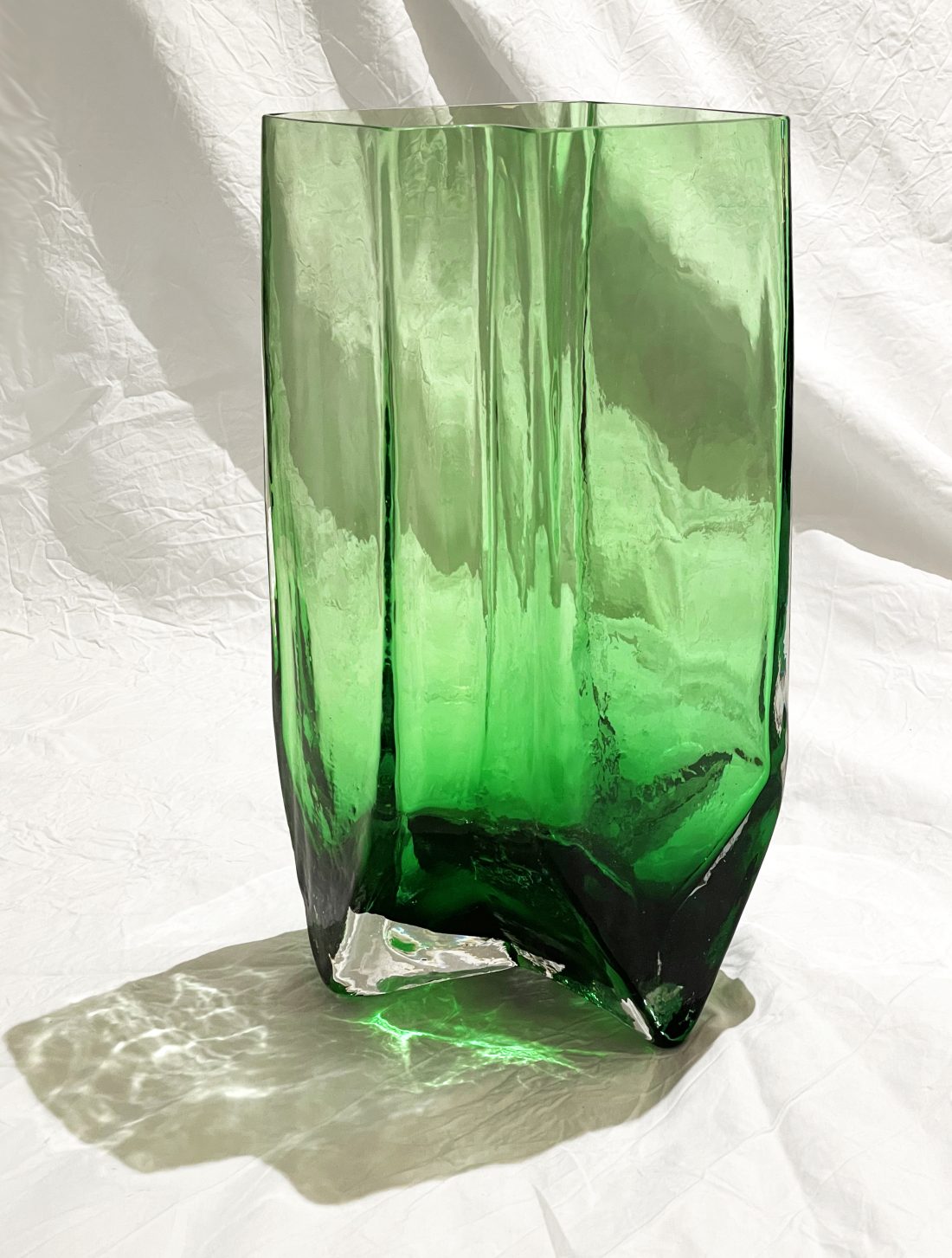 Sigurd Larsen The Flower House glass vase berlin architecture danish design color reflection_green