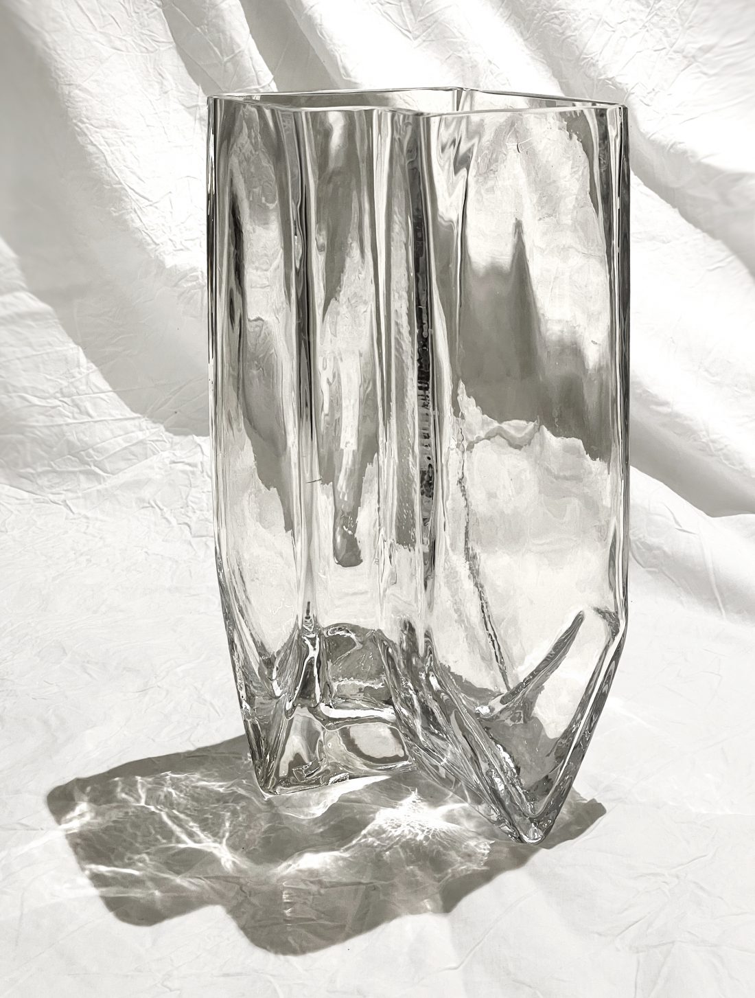 Sigurd Larsen The Flower House glass vase berlin architecture danish design color reflection_transparent