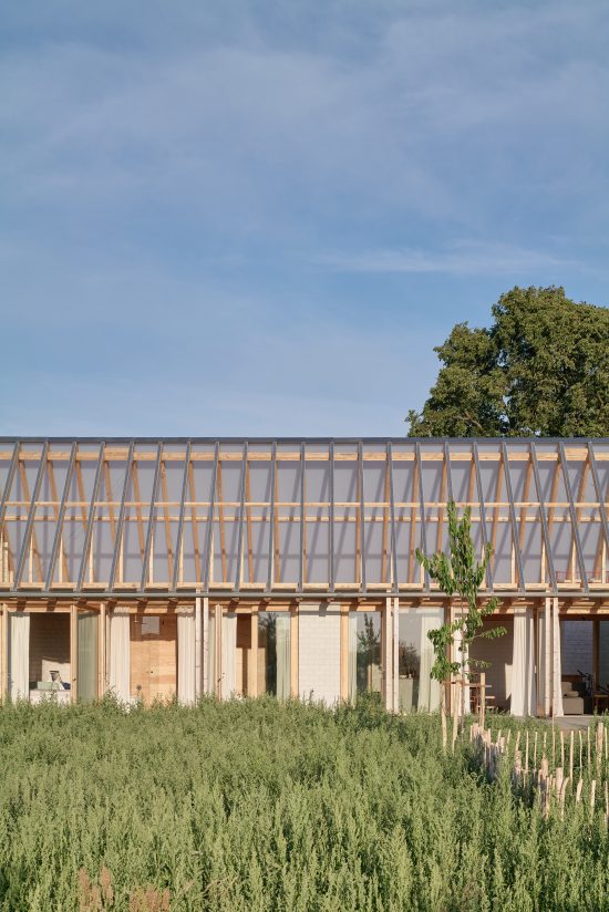 Sigurd Larsen Architekt Glas Haus Uckermarck design Berlin wood bricks weekendhouse_Credit Tobias Koenig Michael Romstoeck  _04