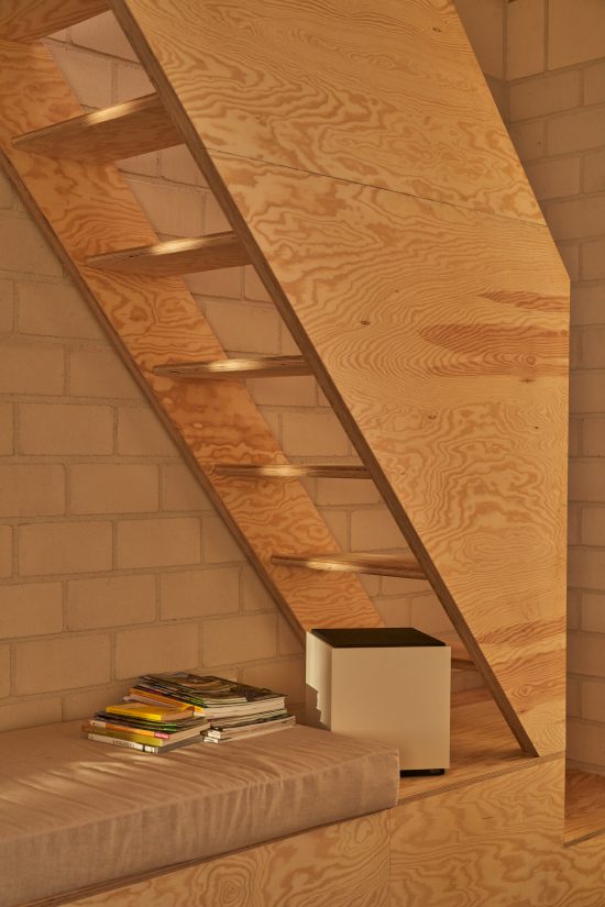 Sigurd Larsen Architekt Glas Haus Uckermarck design Berlin wood bricks weekendhouse_Credit Tobias Koenig Michael Romstoeck  _22