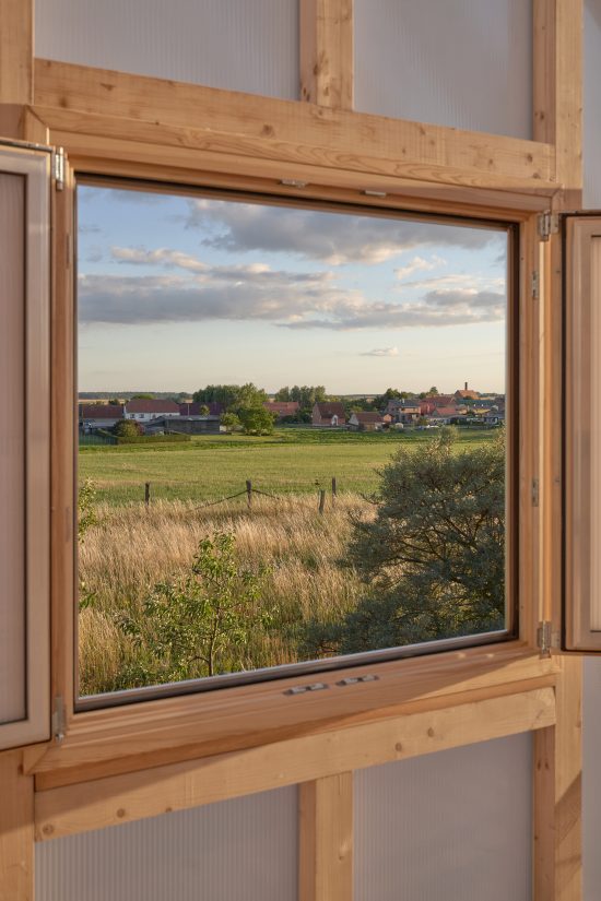 Sigurd Larsen Architekt Glas Haus Uckermarck design Berlin wood bricks weekendhouse_Credit Tobias Koenig Michael Romstoeck  _37