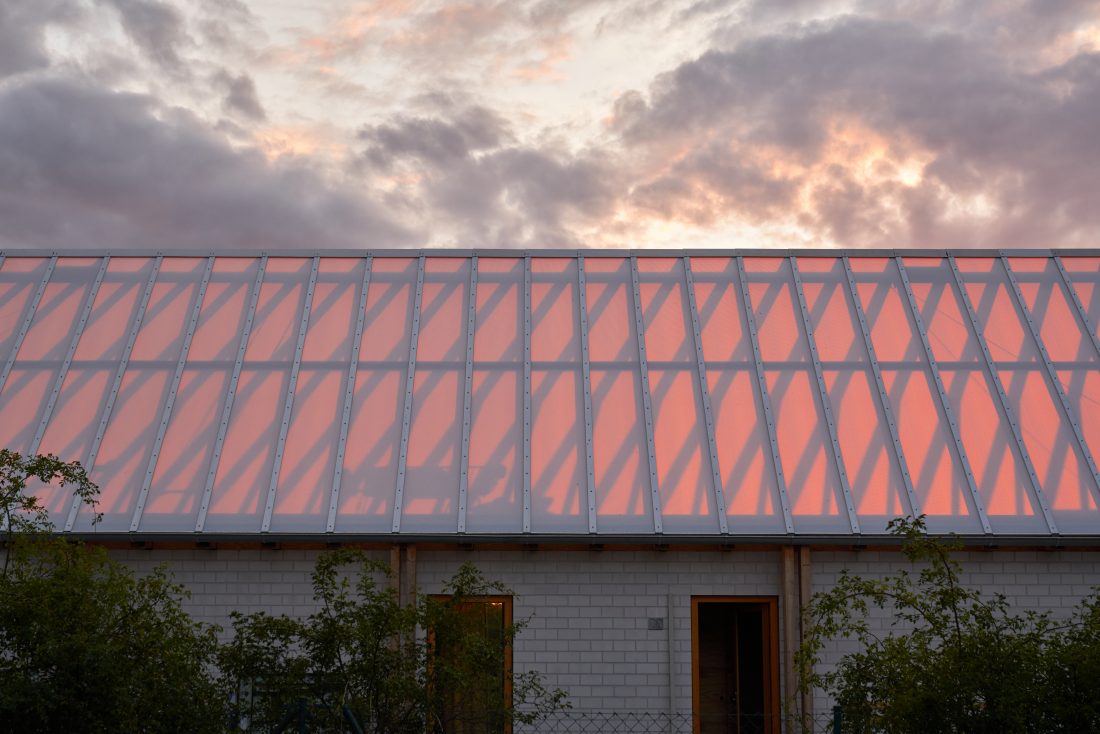 Sigurd Larsen Architekt Glas Haus Uckermarck design Berlin wood bricks weekendhouse_Credit Tobias Koenig Michael Romstoeck  _42