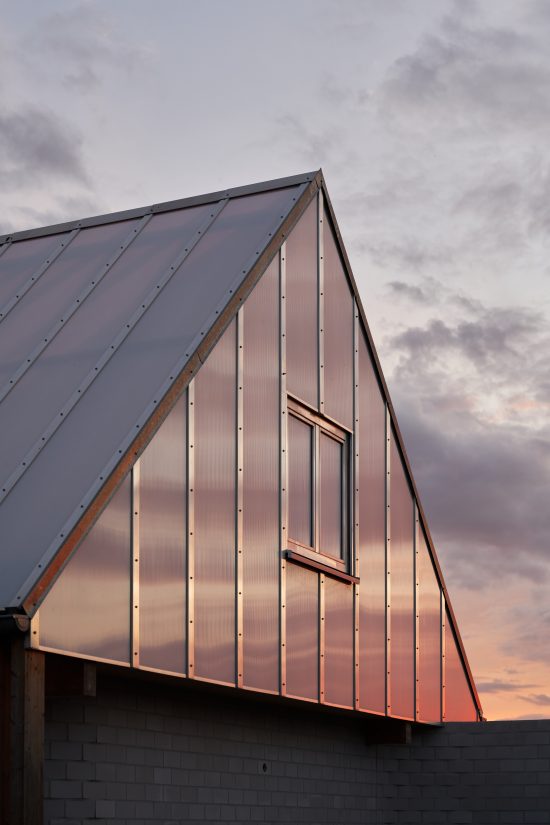 Sigurd Larsen Architekt Glas Haus Uckermarck design Berlin wood bricks weekendhouse_Credit Tobias Koenig Michael Romstoeck  _43