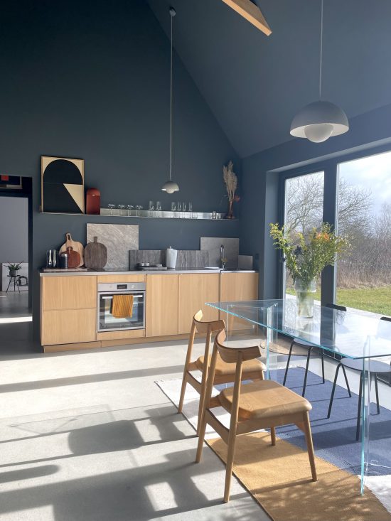 Hedwigshof weekendhouse Uckermark tiny architecture design schwarze haus Sigurd Larsen_10
