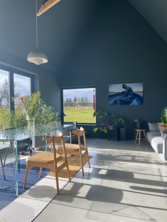 Hedwigshof weekendhouse Uckermark tiny architecture design schwarze haus Sigurd Larsen_9