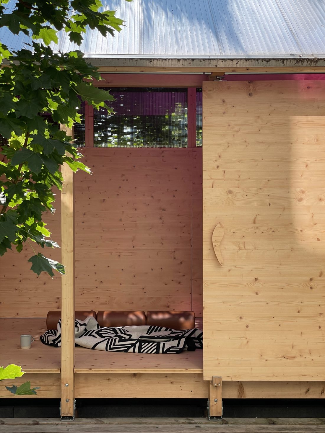 Tea House for Peggy Gou by Sigurd Larsen design and Architecture Berlin follie pavilion pink roof _1