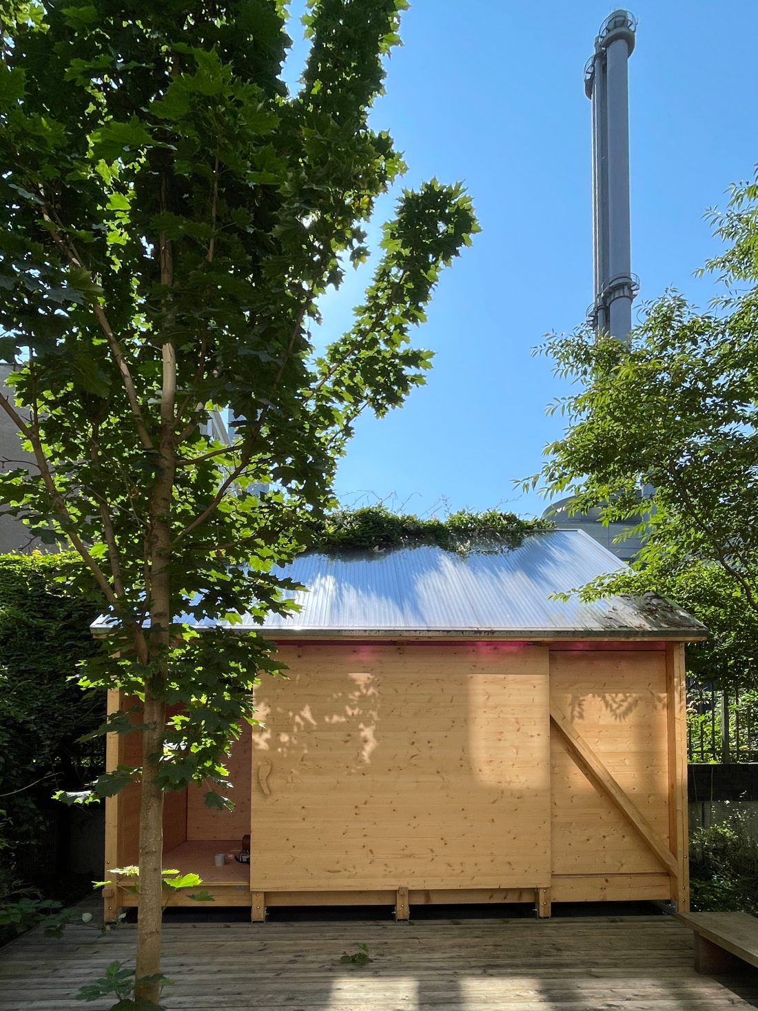 Tea House for Peggy Gou by Sigurd Larsen design and Architecture Berlin follie pavilion pink roof_4